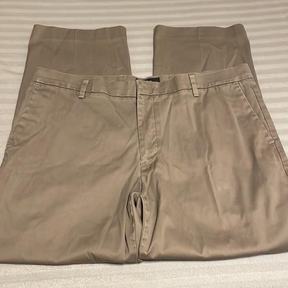 Mens Dockers Straight Fit pants, 38x29 - Picture 2 of 8